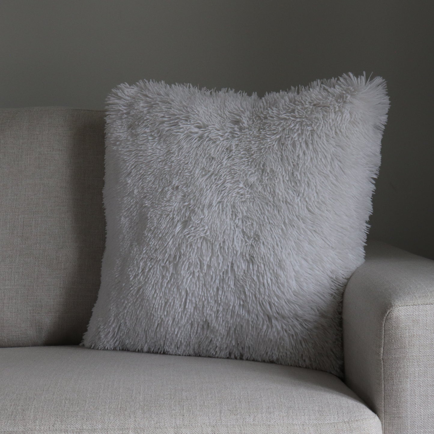 TP002-White Faux Fur