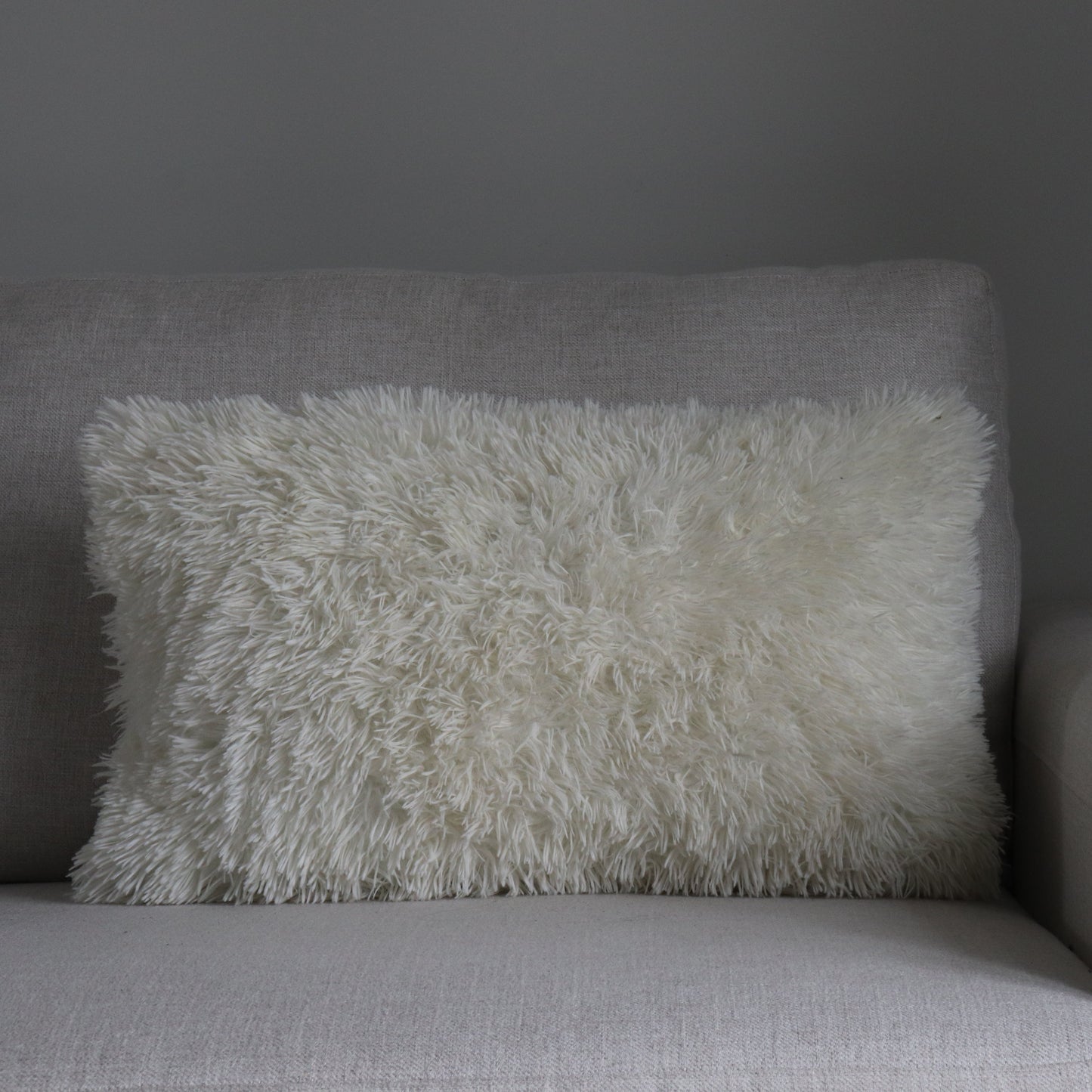 TP004-White Faux Fur