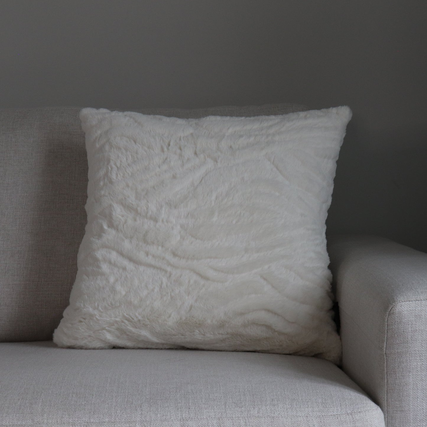 TP013-White Pattern Faux Fur