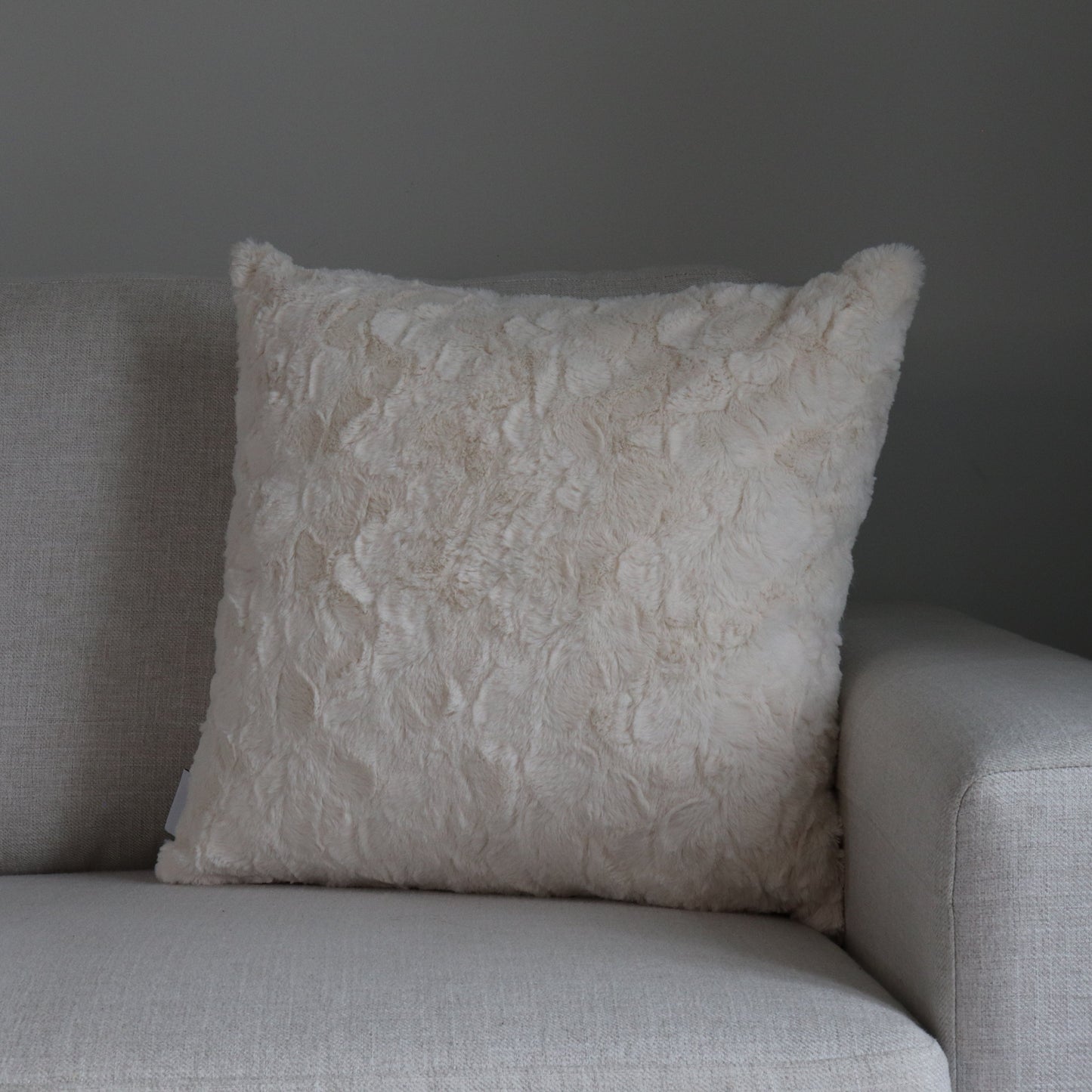 TP019-White Textured Faux Fur