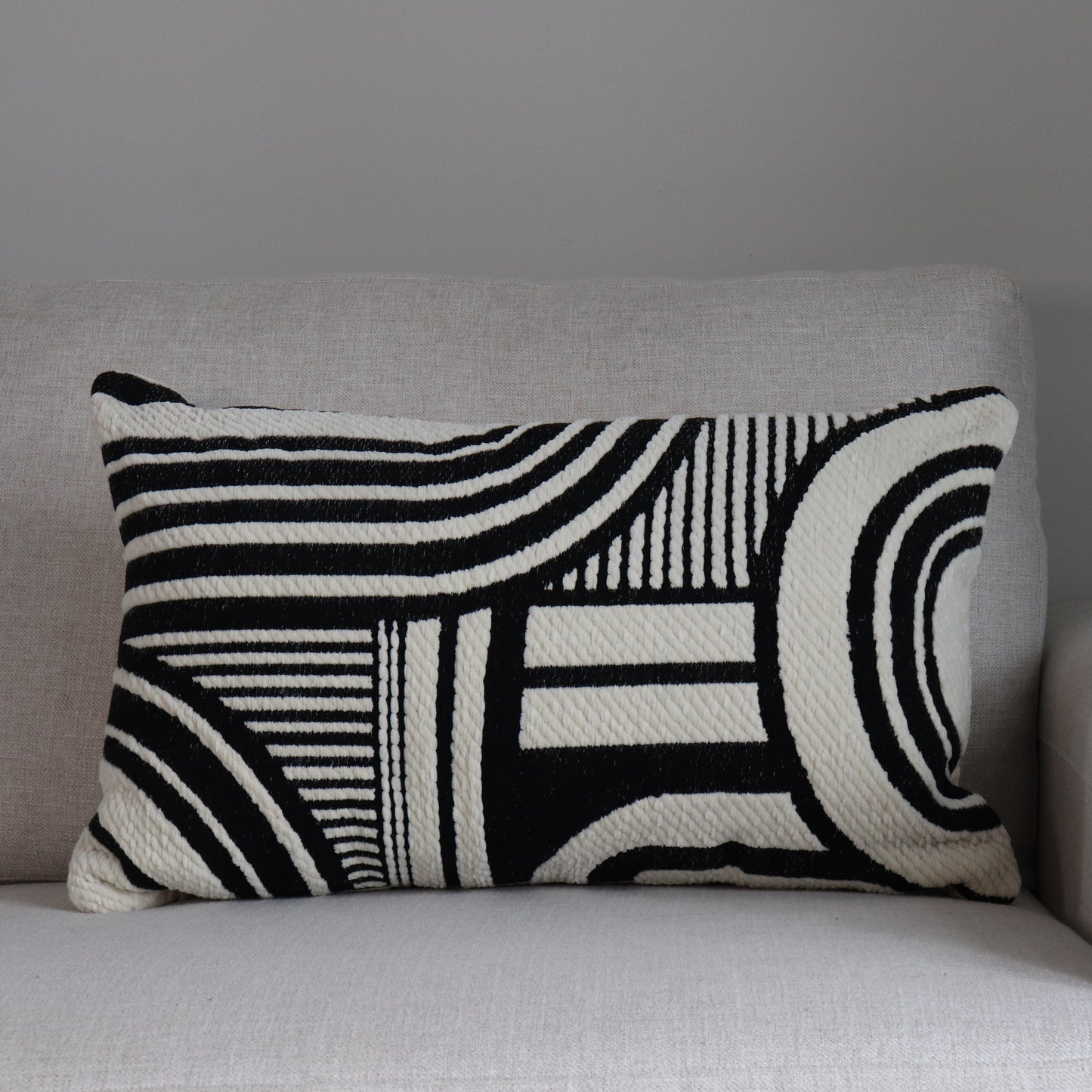 TP026-Black & Cream Patterned