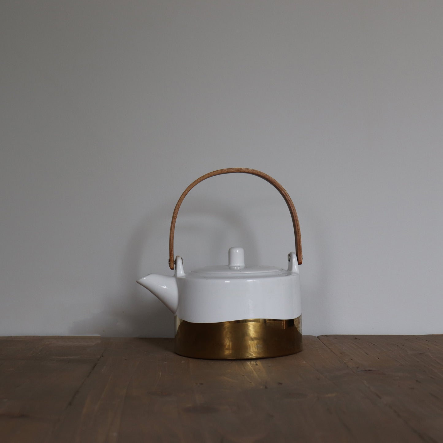 White & Gold Tea Pot
