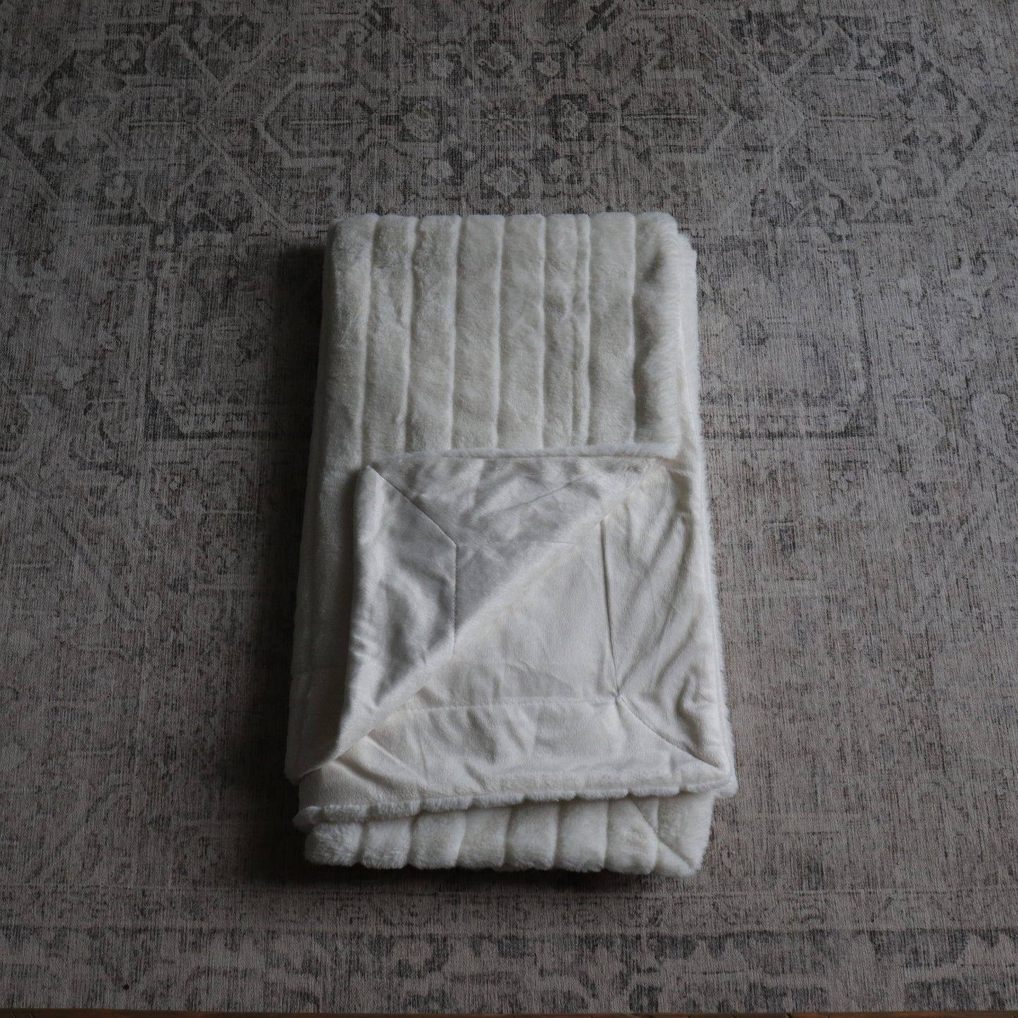 TB007-White Faux Fur Stripped